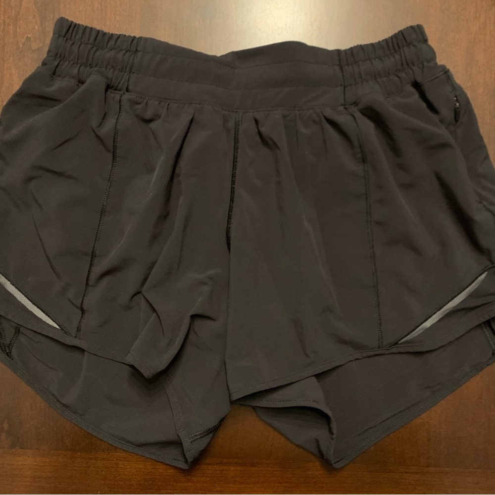 Lululemon Hotty Hot 4” shorts